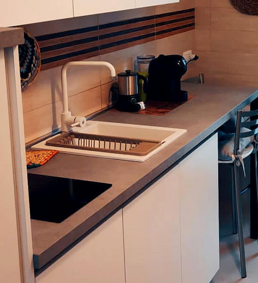 Deluxe Alba Apartment Locorotondo Bagian luar foto